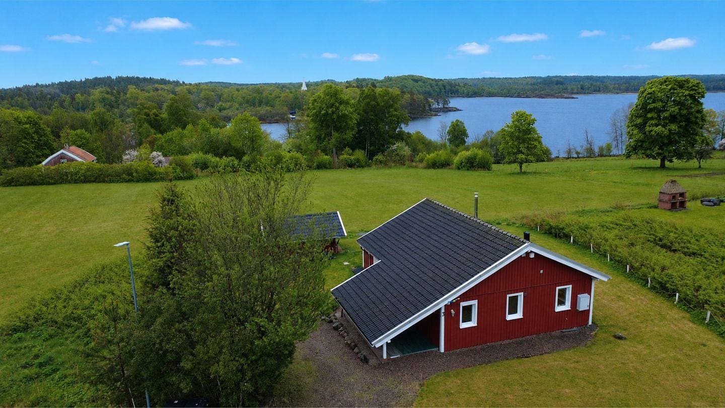 Hus Kalvsjö – Schwedenhaus mit Seeblick in Kalv in Västergötland 1