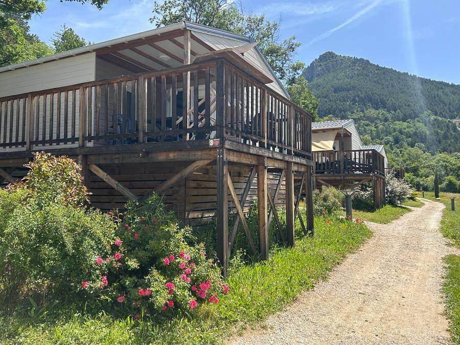 Foto 8 von 35: Camping White Rock - Chalet 4 personen - Vanille (Bergblick) 2 Zimmer