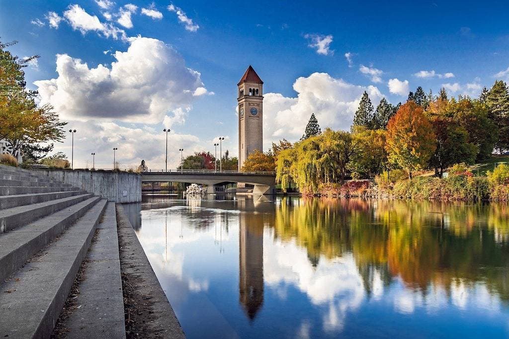 Beautiful 1 Bed Riverfront Park Travel Apartment 1