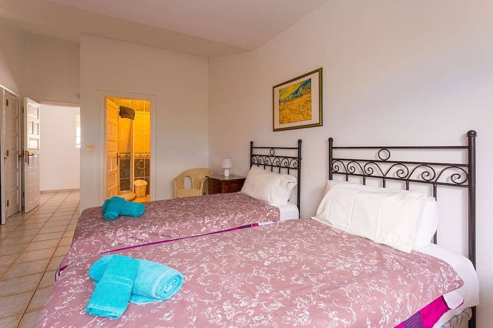 Foto 8 von 30: Atemberaubende 3/4-Bett-Villa mit privatem beheiztem Pool und Meerblick, Golf Del Sur