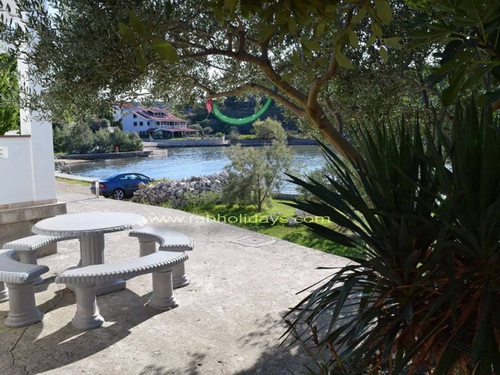 Foto 6 von 20: Ferienhaus in Rab mit Schwimmbecken