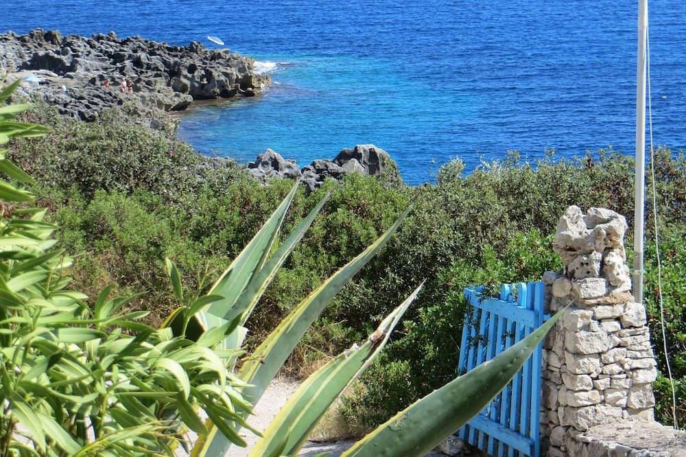 Foto 12 von 30: Mareblu, Trullo mit herrlicher Veranda mit Blick auf das Meer in der Franchina