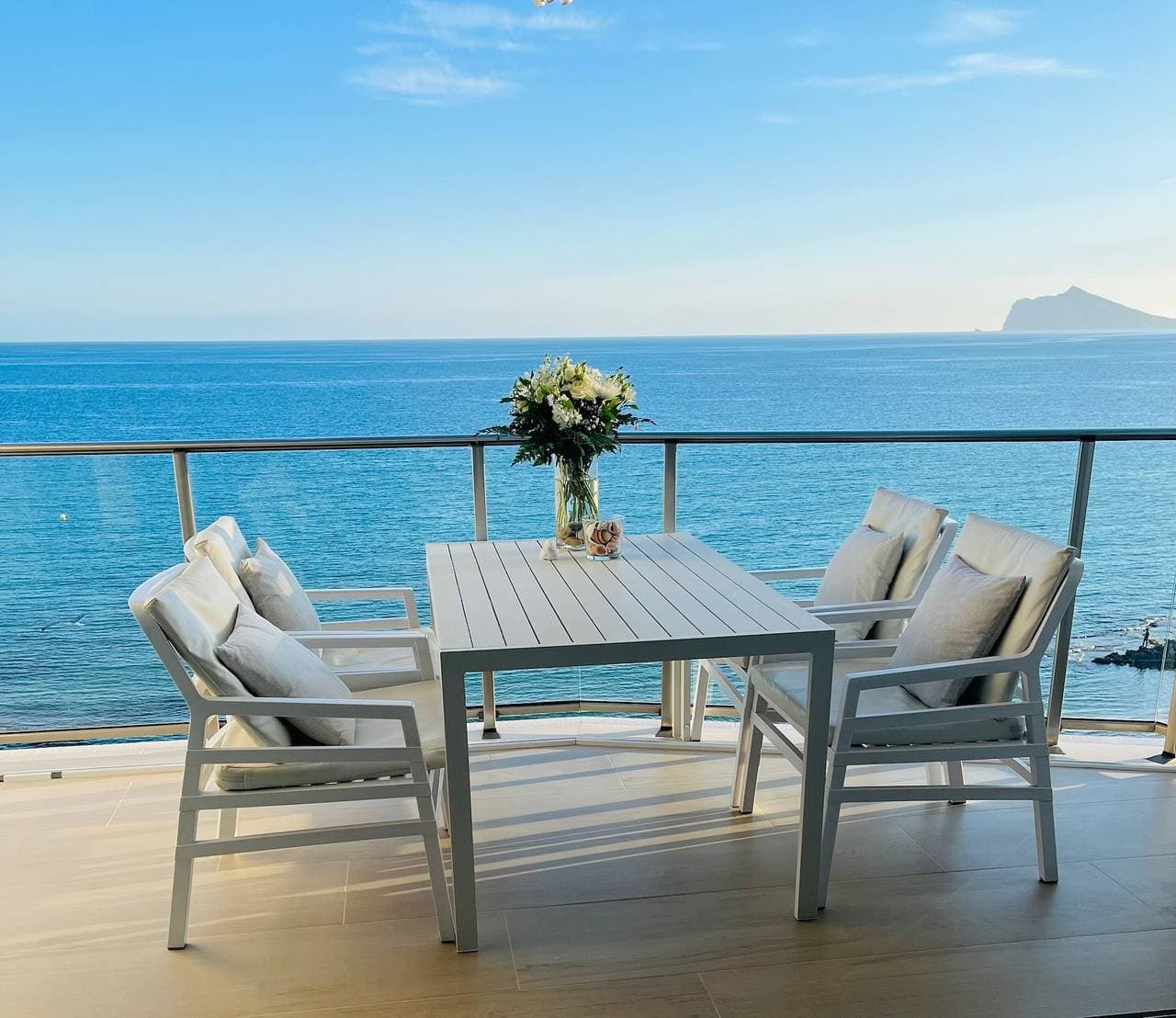 Foto 6 von 38: Luxusapartment am Strand mit Meerblick, Pool, Garten und WLAN