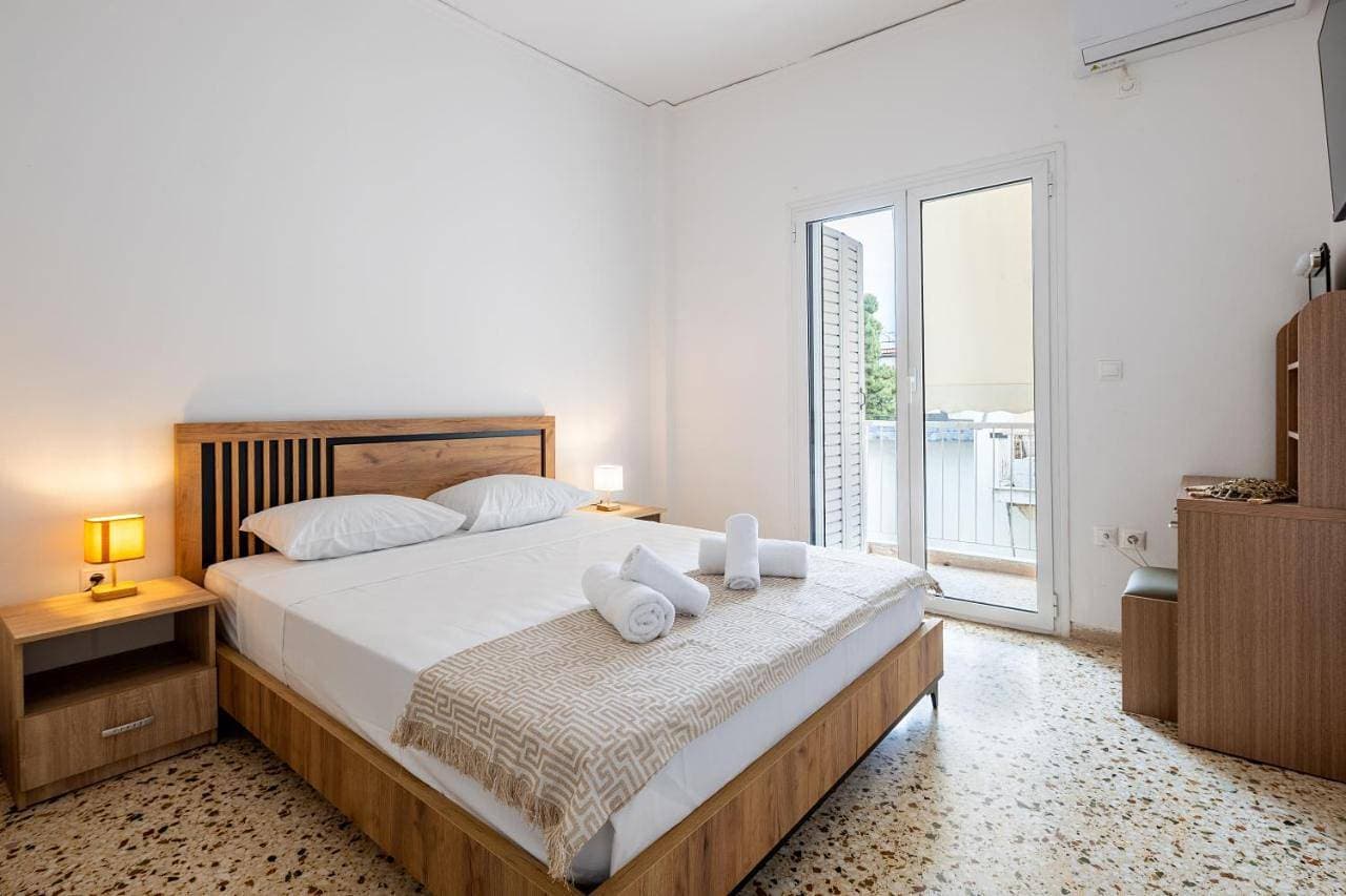 Artemis Coast Stays I 1