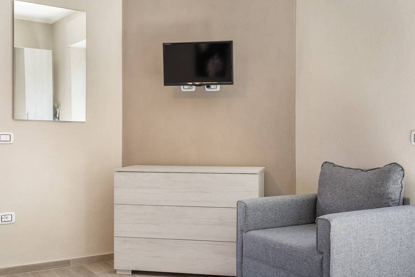 Foto 6 von 23: Ferienhaus 'Appartamento Elegante Carbonia' mit Balkon, WLAN und Klimaanlage
