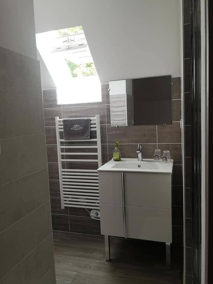 Foto 7 von 7: Double Room with Private Bathroom
