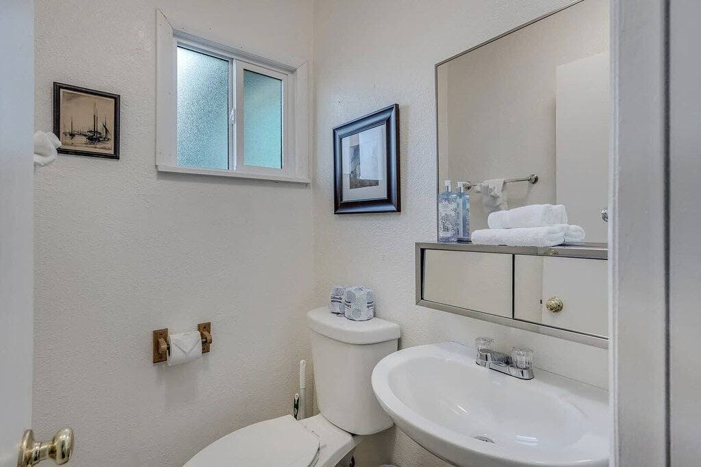 Foto 11 von 20: Walkable downtown getaway w/ free parking & BBQ