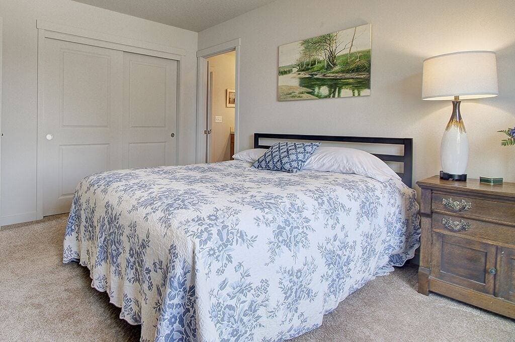 Foto 13 von 25: Beautiful & pet friendly! Close to Downtown and Hwy