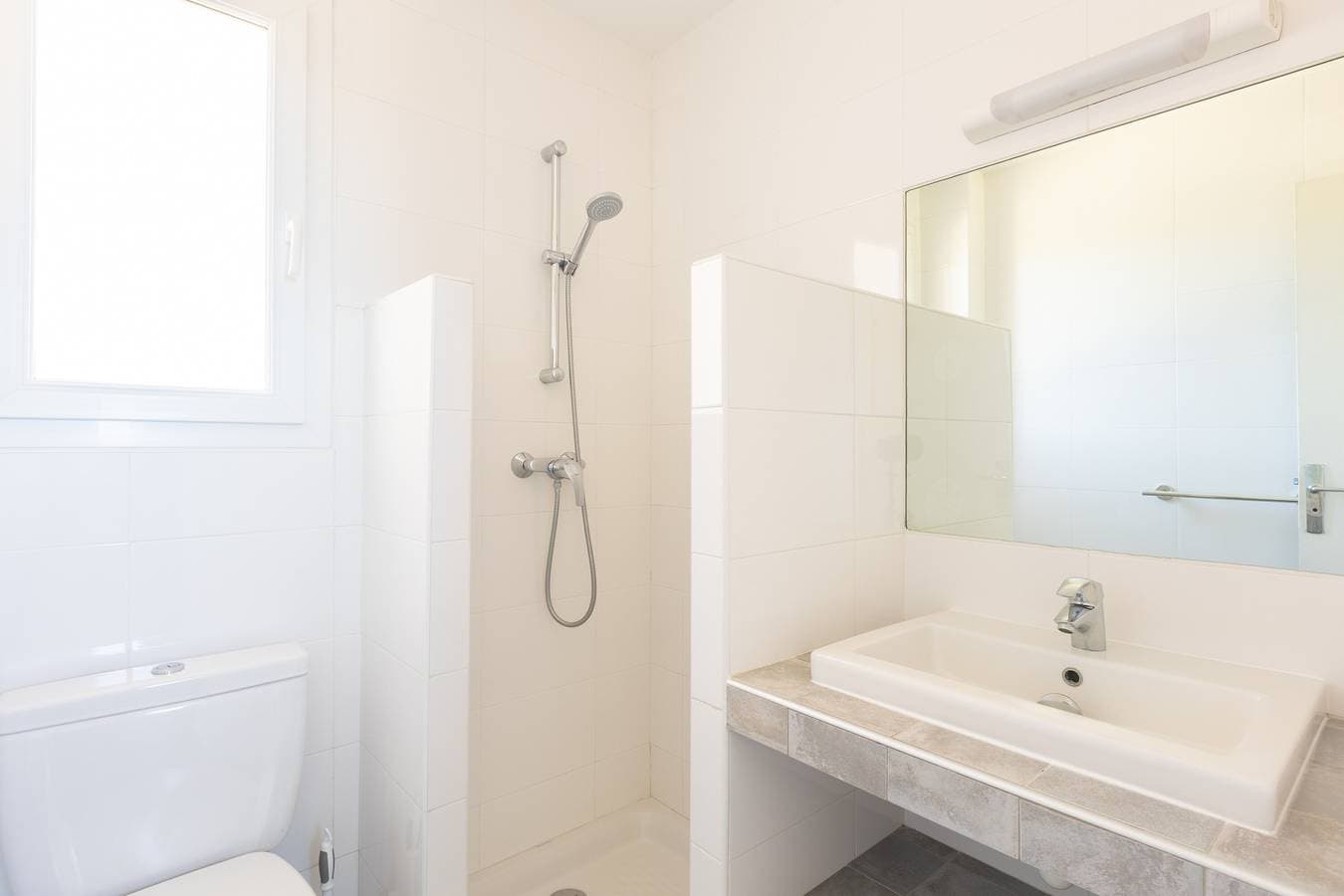Foto 13 von 20: Einzimmerwohnung "Dans Résidence Avec Piscine" mit gemeinsamem beheizten Pool und WLAN