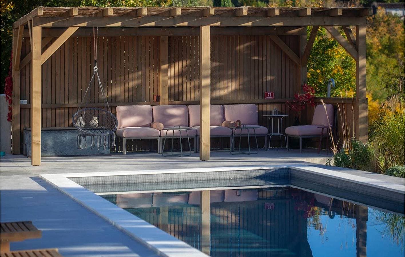 Foto 13 von 61: Gemütliche 250 m² große Ferienwohnung mit Pool, WLAN und Parkplatz in Brkac
