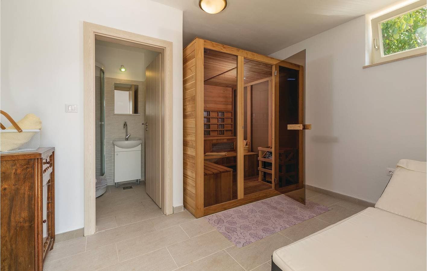 Foto 5 von 36: Charmantes 2-Zimmer-Apartment mit Pool, Terrasse und WLAN in Prhati – 200 m vom Zentrum entfernt