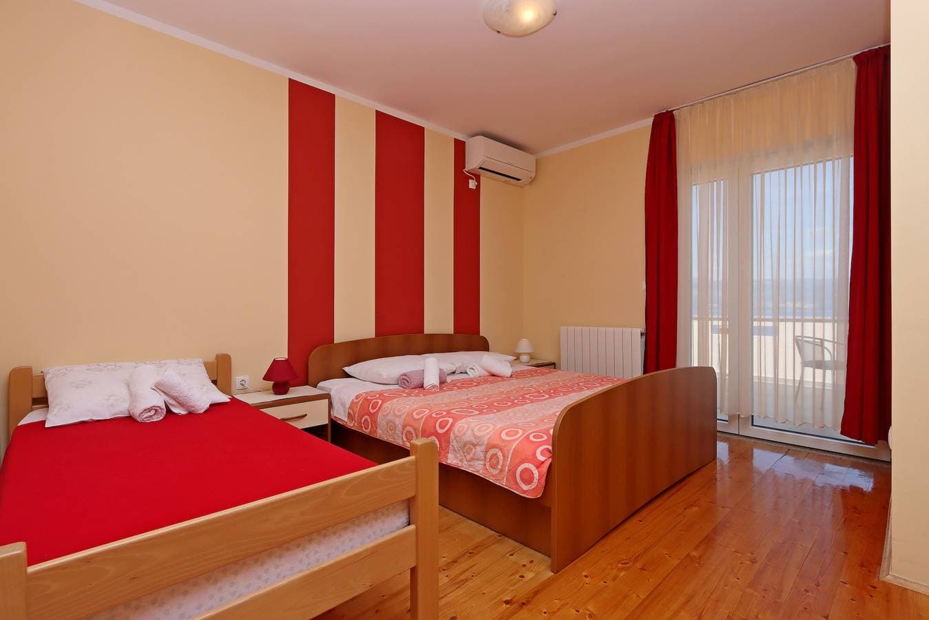 Foto 11 von 23: Zimmer mit Terrasse und Meerblick Vrbnik, Krk S-5299-a