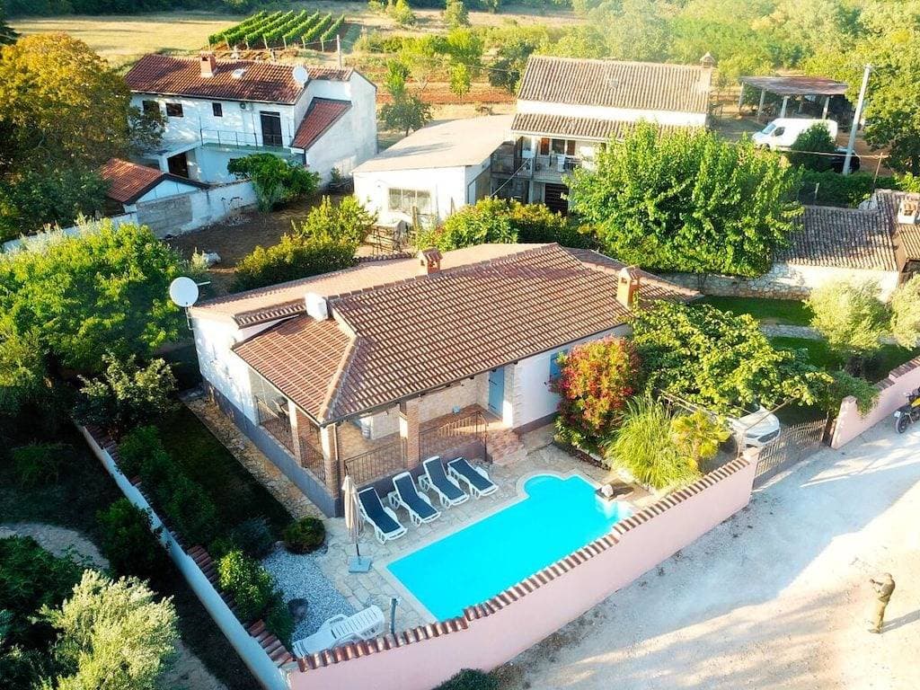 Foto 2 von 51: Ferienhaus in Porec mit Schwimmbecken