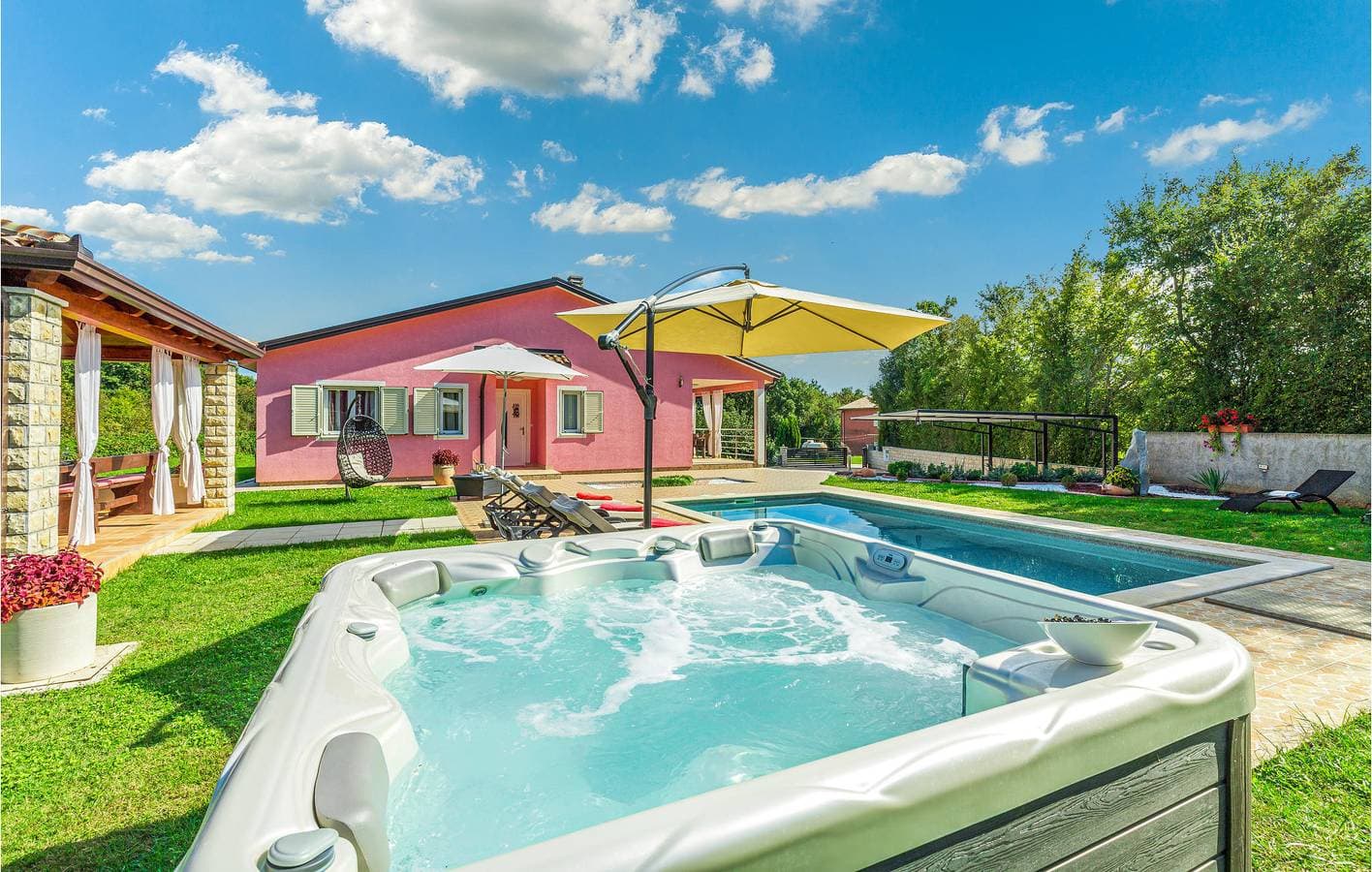 Foto 9 von 39: Gemütliche 1-Zimmer-Wohnung mit Pool, Parkplatz und nur 1 km vom Stadtzentrum in Vinez entfernt