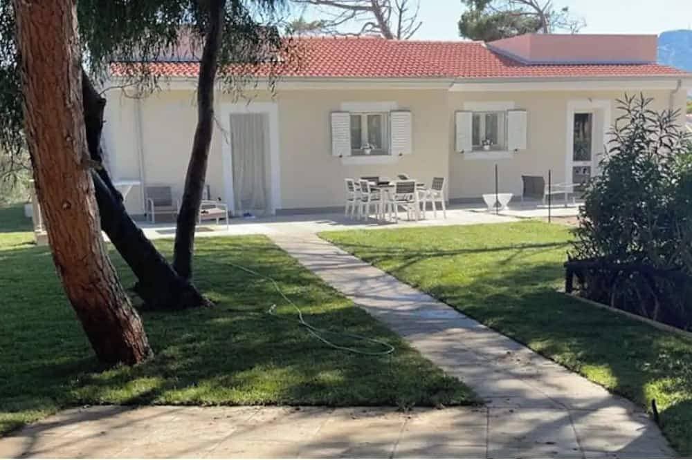 Mac House - uni/bifam, in pine forest 300mt from the sea 1