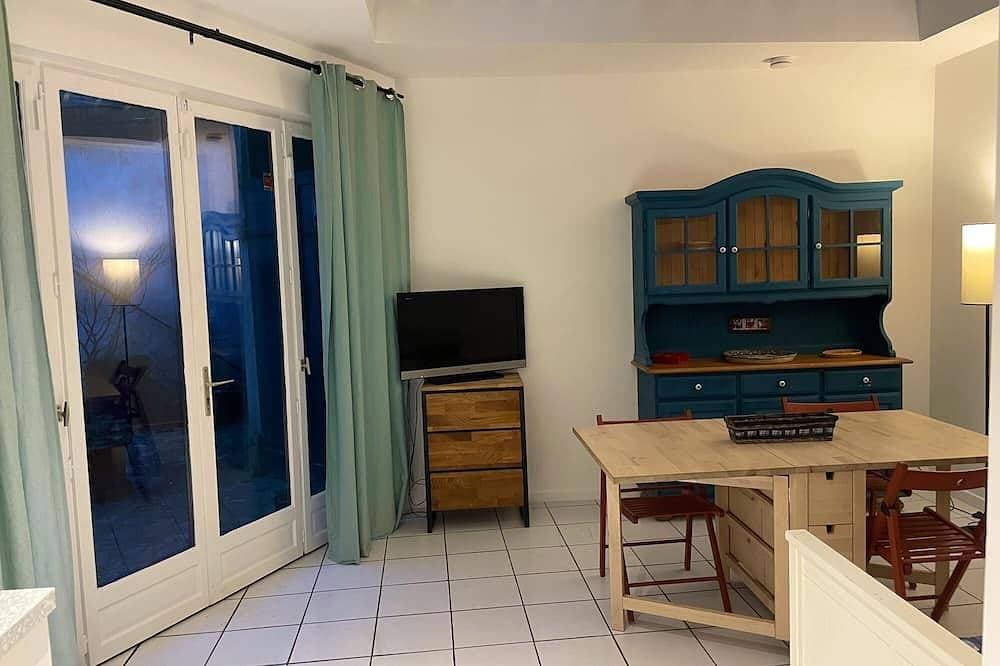 Foto 7 von 12: Apartment-Eigenes Badezimmer-Apartment-Blick auf den Hof