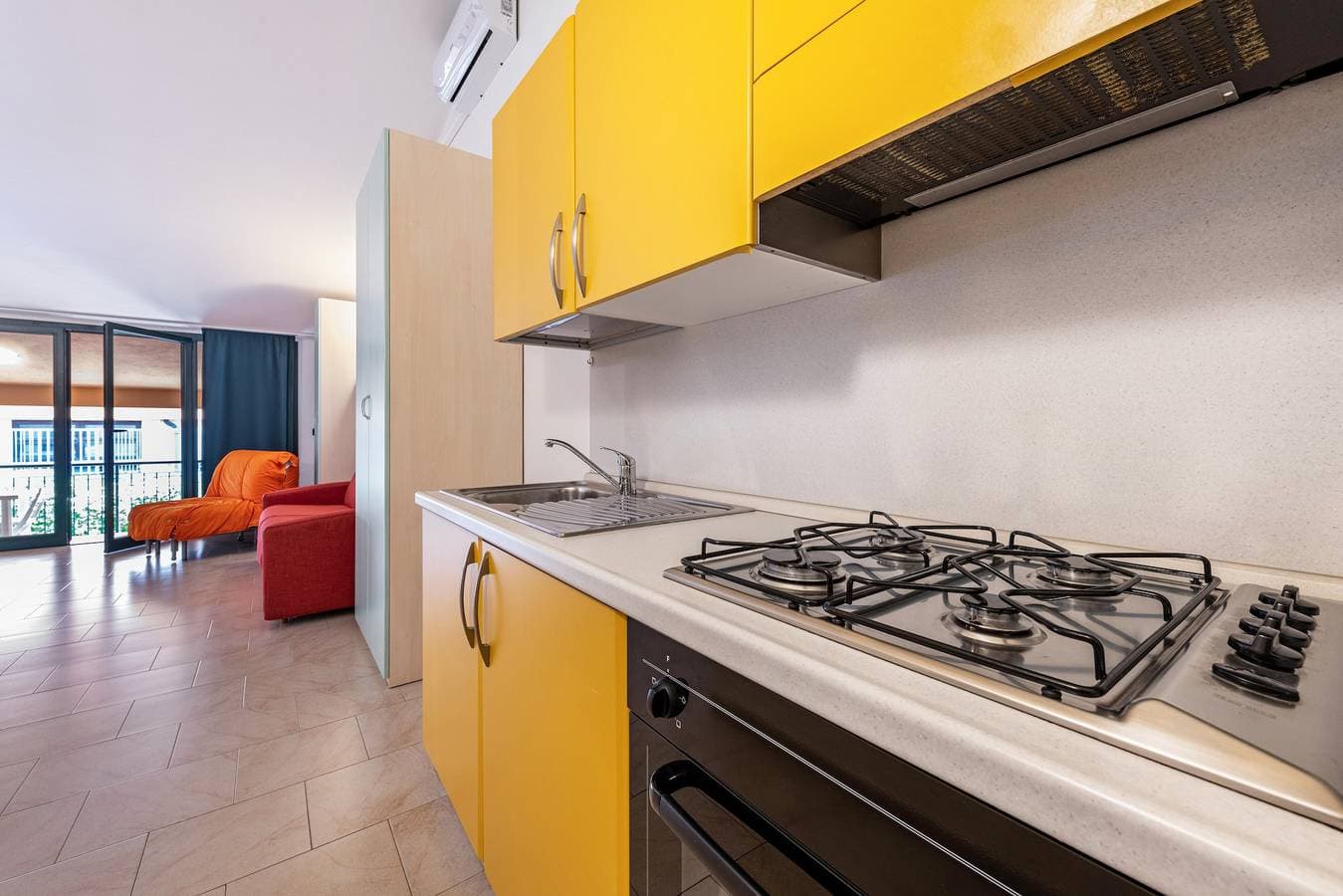 Foto 9 von 15: Studio-Apartment „Cozy Le Vele 7 Garda Lake“ mit Bergblick, WLAN und Klimaanlage