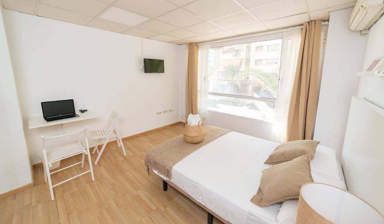 Foto 6 von 17: Exterior Double Room with Shared Bathroom