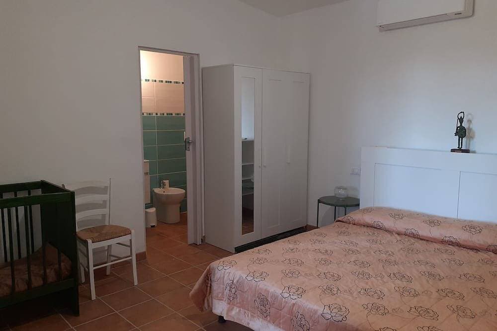 Foto 3 von 30: Comfortable country house with garden and private pool, 4km from Solanas beach.