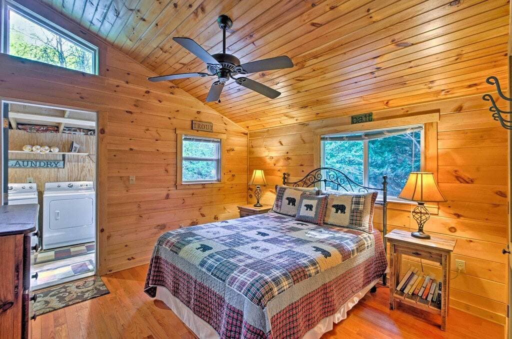 Foto 10 von 25: Bryson City Cabin mit Feuerstelle am Coopers Creek!