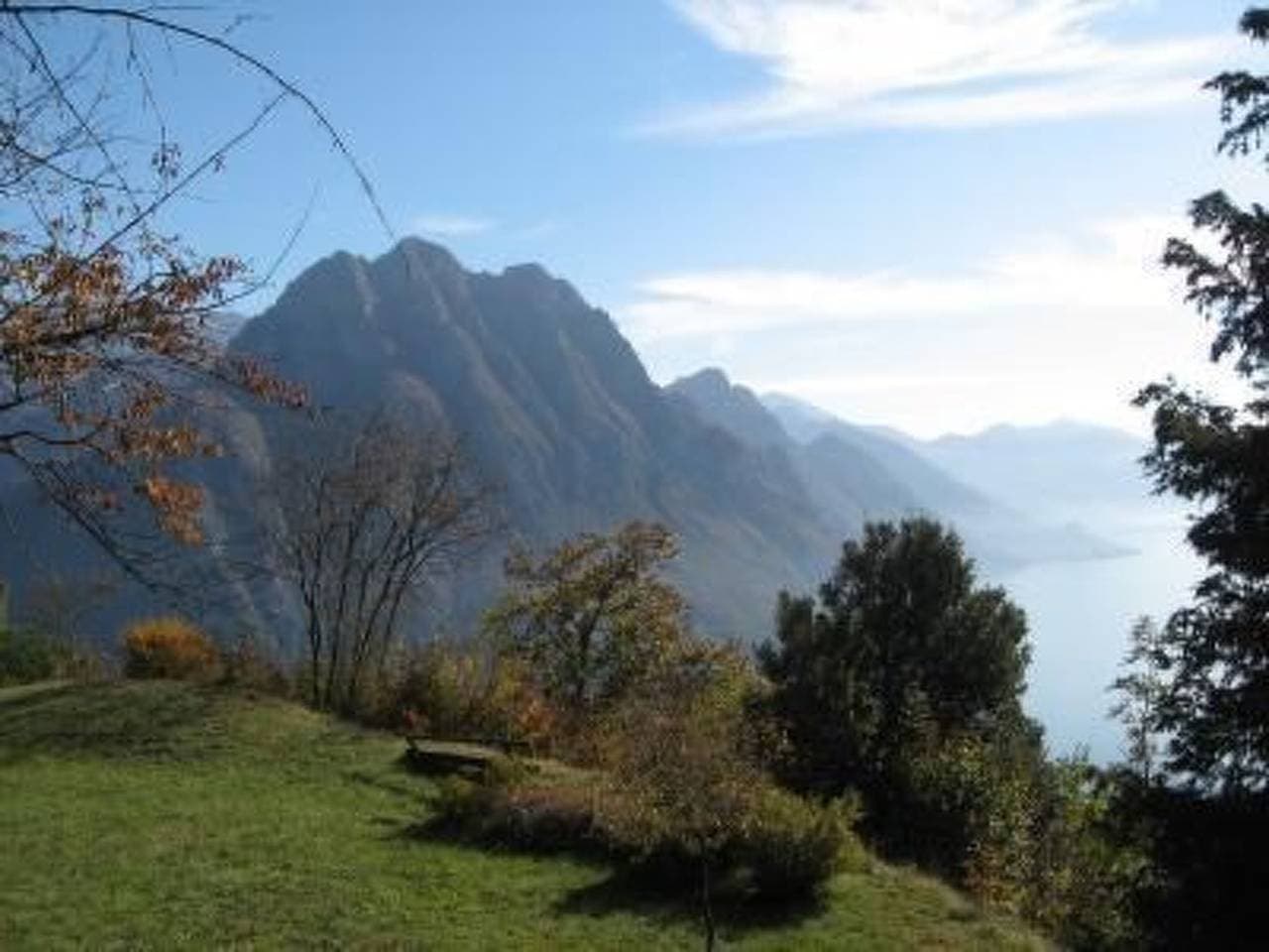 In Panoramalage in Solto Collina 1