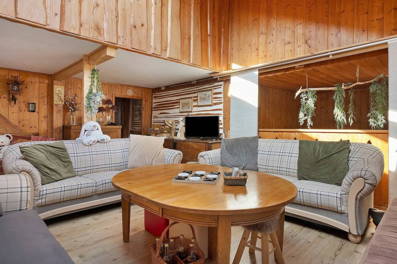 Foto 3 von 28: Gästehaus „Zimmer Göttin der Ernte“ mit Gemeinschaftsterrasse, Garten und WLAN