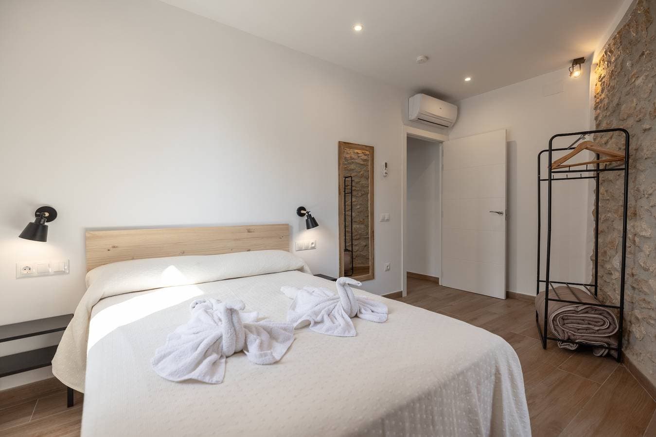 Foto 8 von 27: Ferienwohnung 'Les Carolines' mit privater Terrasse, Wi-Fi und Klimaanlage