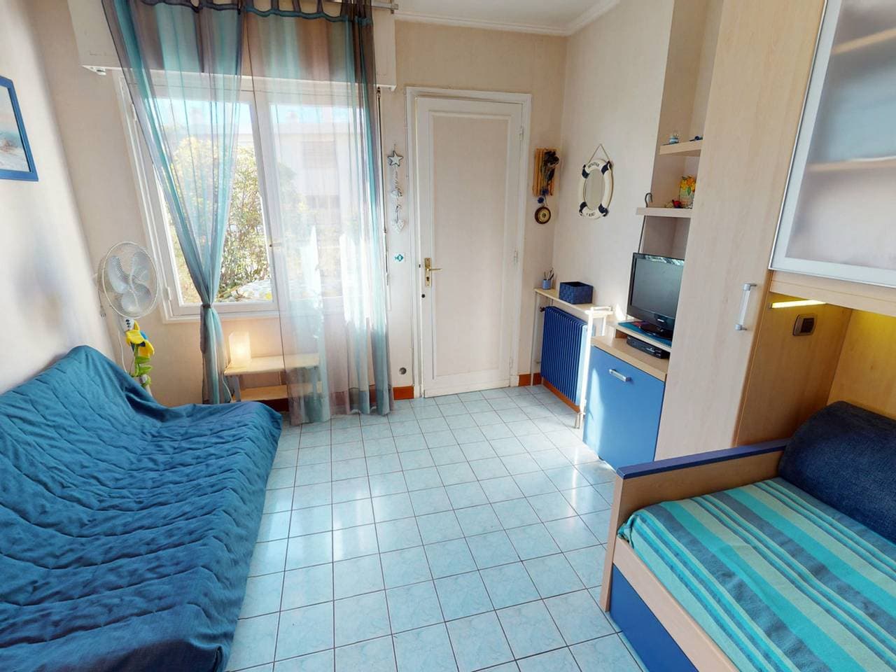 Foto 4 von 18: Helles Studio mit großer Terrasse und privater Garage