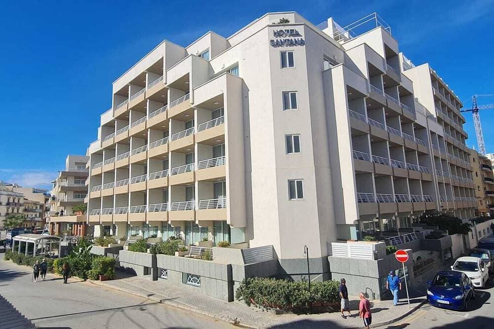 Foto 12 von 19: Comfortable Three Bedroom Apartment With WIFI & Located In The Centre