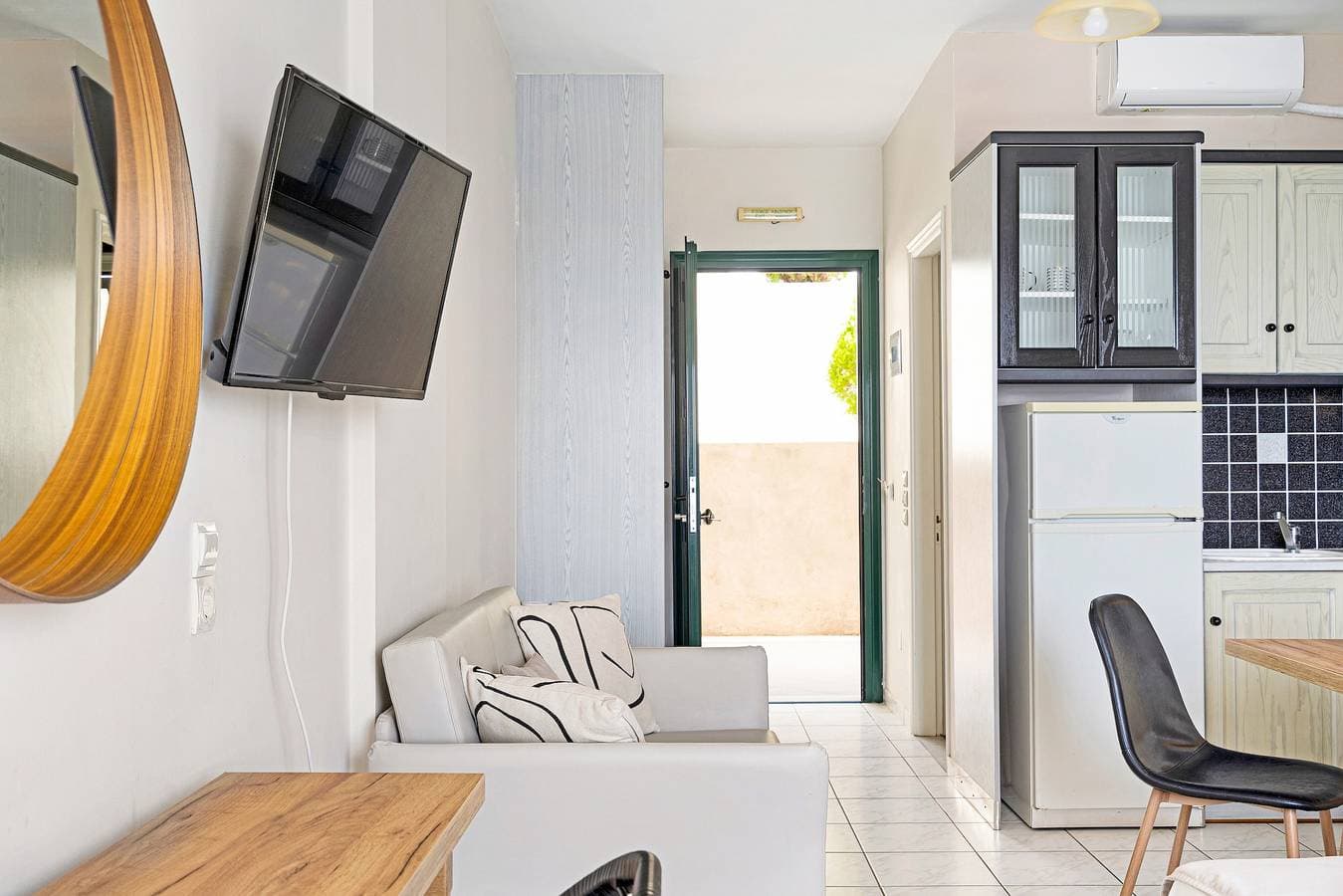 Foto 9 von 32: Ferienwohnung'Sunset Premium Studio B' mit Meerblick, Gemeinschaftspool und WLAN