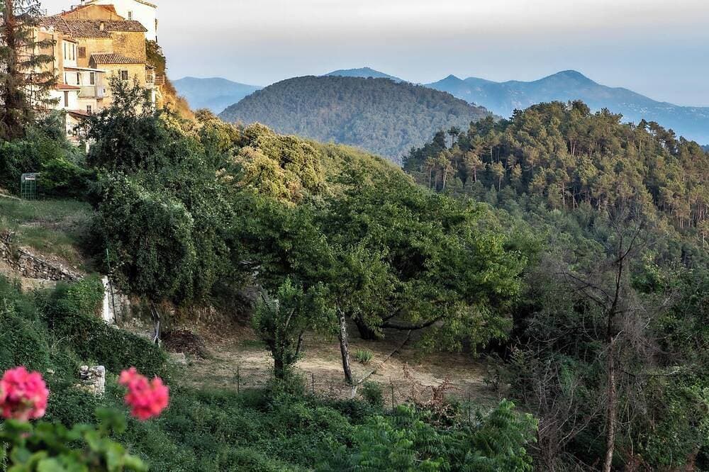 Between sea and mountains, pets welcome, hiking, walks from the house 1