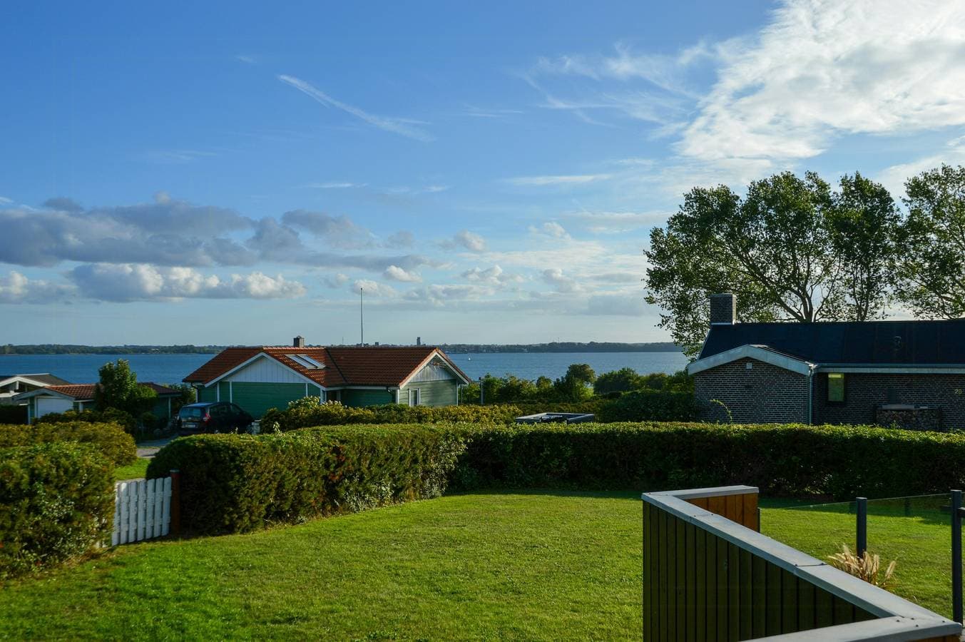 Foto 2 von 38: Ferienhaus mit Blick aufs Wasser in Grønsund