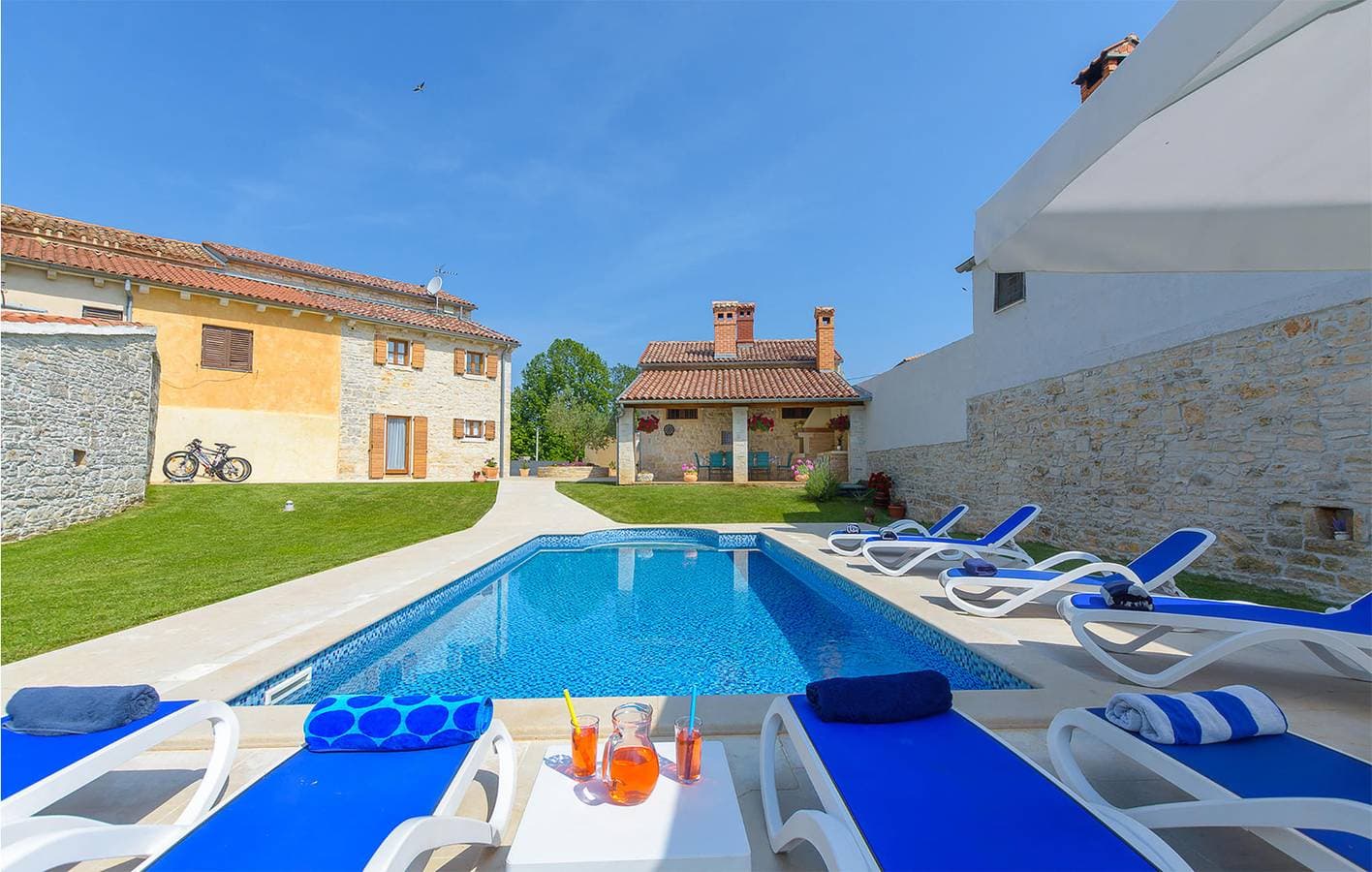 Foto 4 von 55: Geräumige 2-Zimmer-Wohnung mit Pool, WLAN und Terrasse