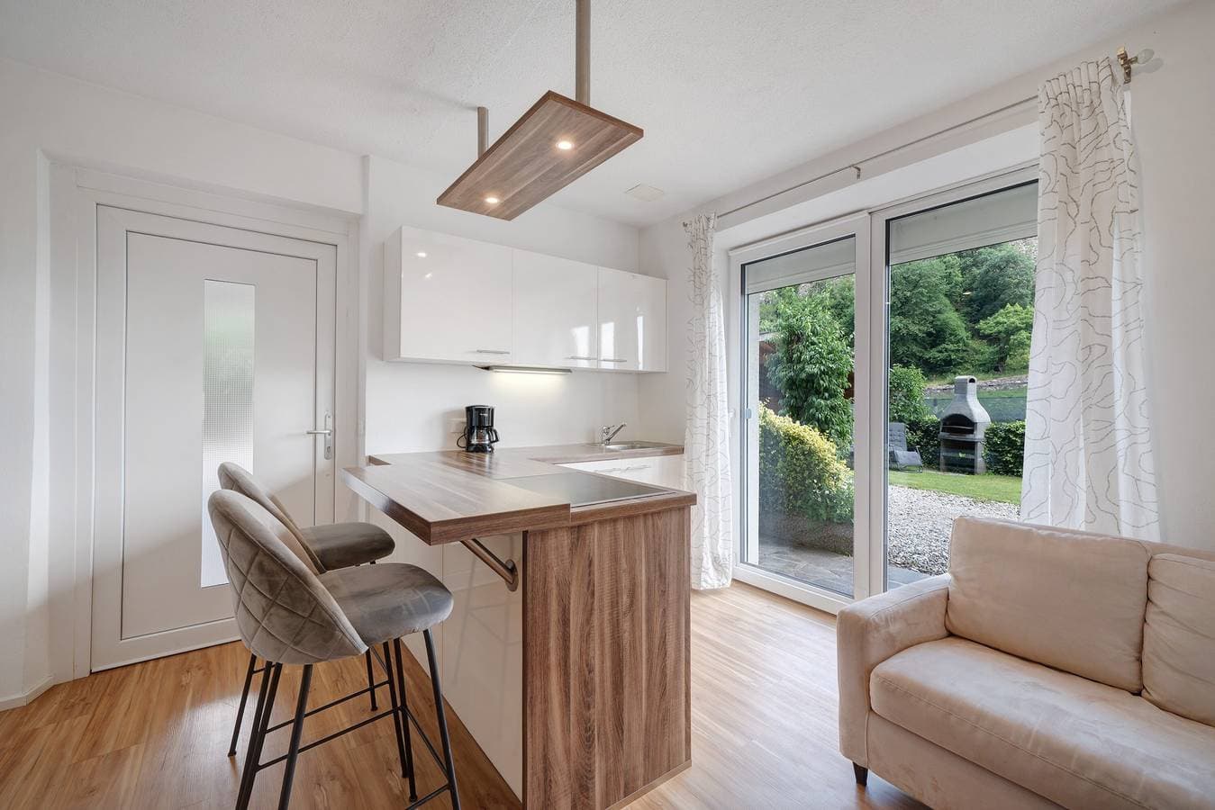 Foto 4 von 22: Ferienwohnung "Mayenburg" mit Bergblick, Gemeinschaftsgarten und Pool