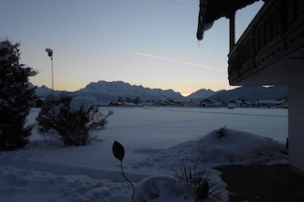 Foto 6 von 10: Umrahmt von Wiesen, Panoramablick, sonnige Balkone, ruhige zentale Lage