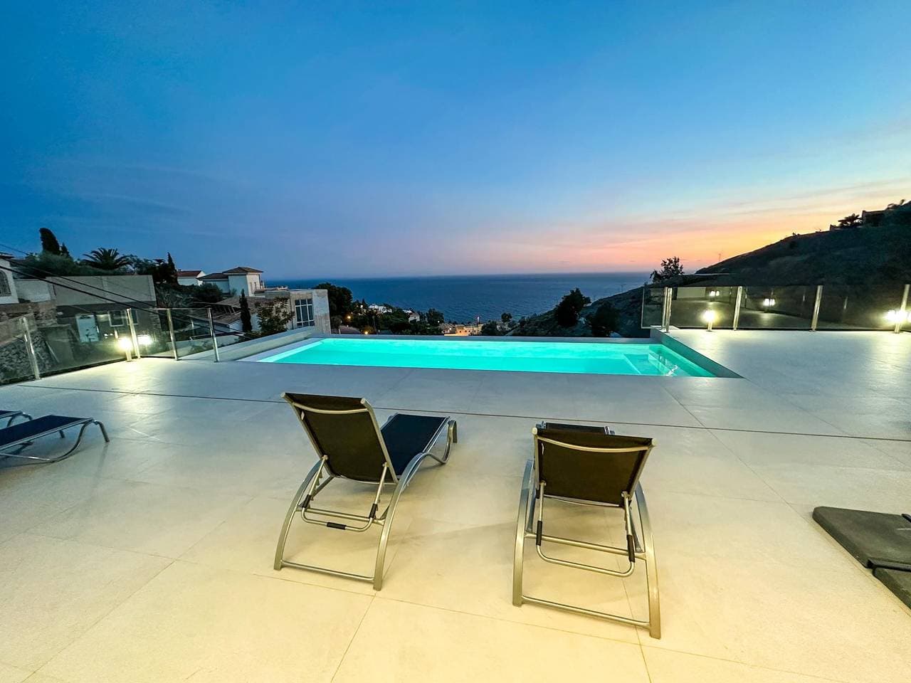 Foto 3 von 35: Villa mit Meerblick, beheiztem Pool und Jacuzzi