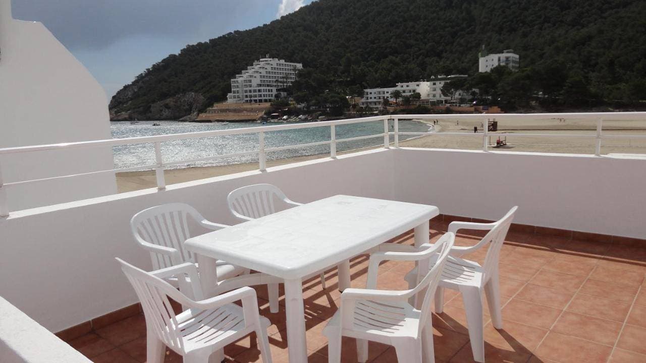 Apartamentos Cala Llonga 1