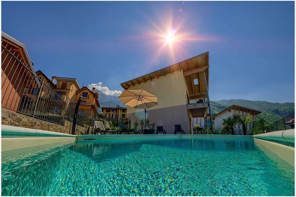 Selbständiges Ferienhaus mit privaten Pool und Seeblick, am Comer See in Colico. 1