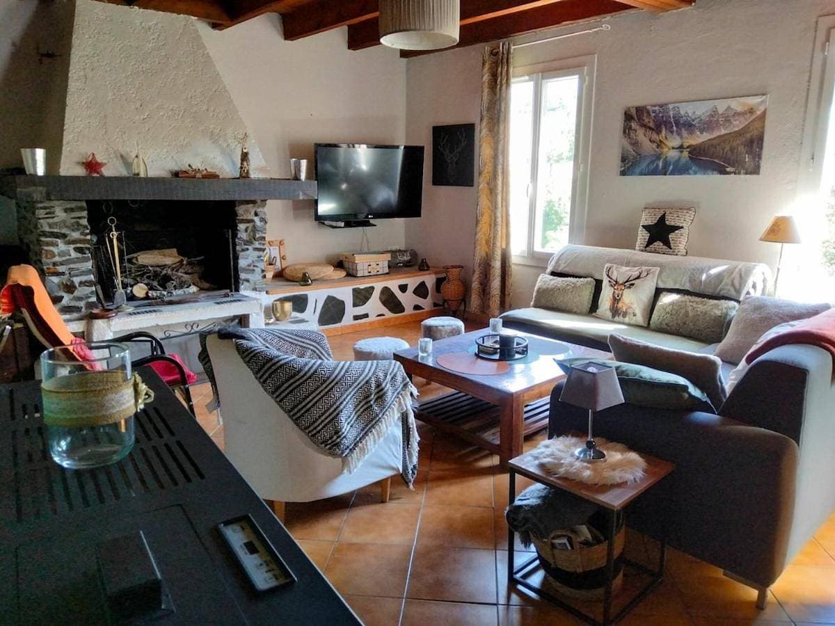 Maison proche de lacs entourée de bois et forêts 1