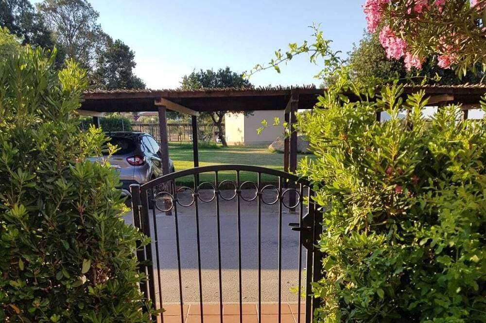 Foto 8 von 30: Wohnung 250 Meter vom Meer entfernt komplett renoviert mit privatem Garten