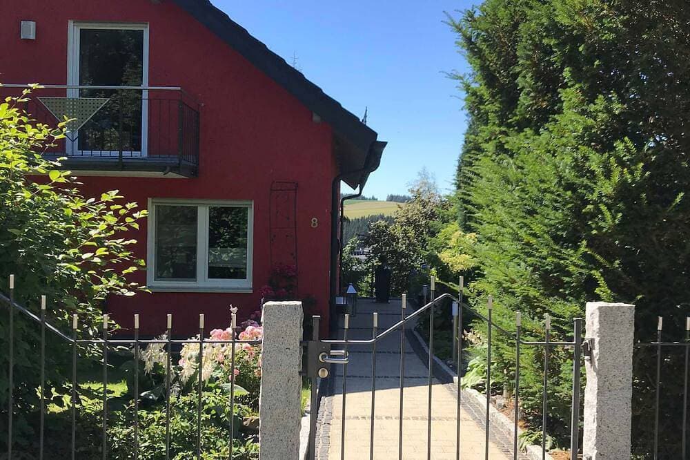 Foto 5 von 30: Auszeit Ferienwohnung Schauenstein - Loggia & Panoramablick - Geschmackvolle