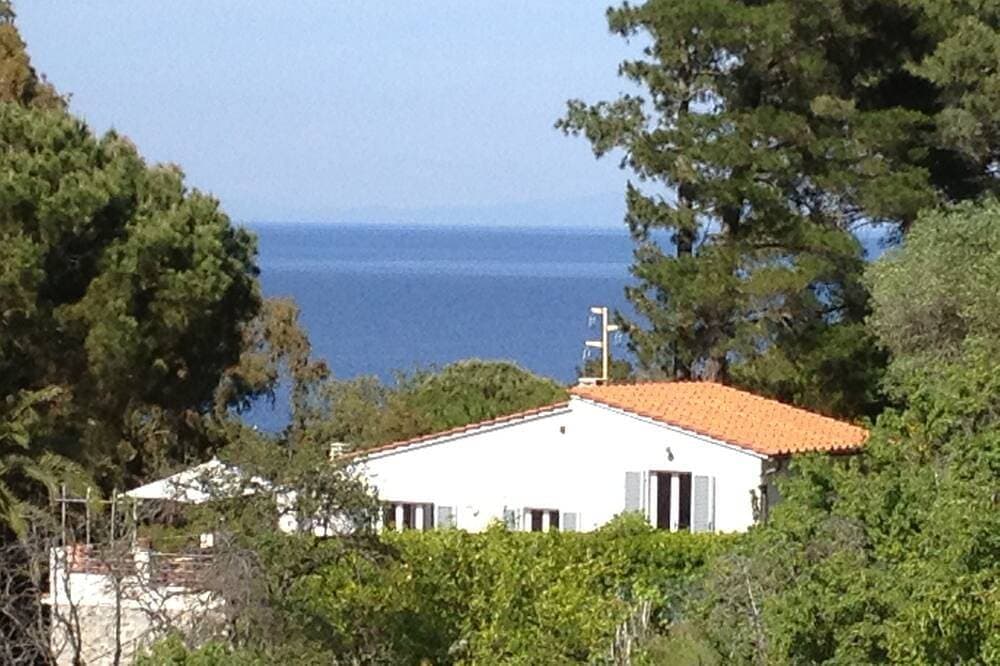 Grosszügiges Ferienhaus mit Meerblick und Garten in Strandnähe auf Insel Elba 1