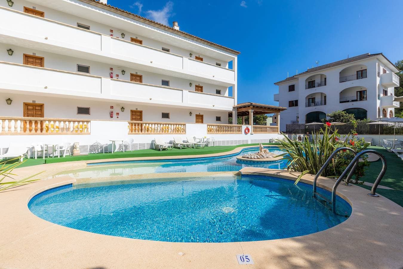 Foto 4 von 27: Strandnahes Apartment mit Zugang zum Pool, einer privaten Terrasse, Klimaanlage und WLAN