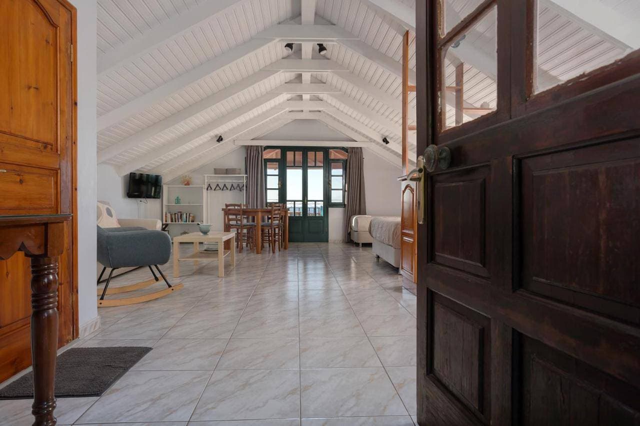 Foto 6 von 33: One-Bedroom Apartment with Balcony and Sea View