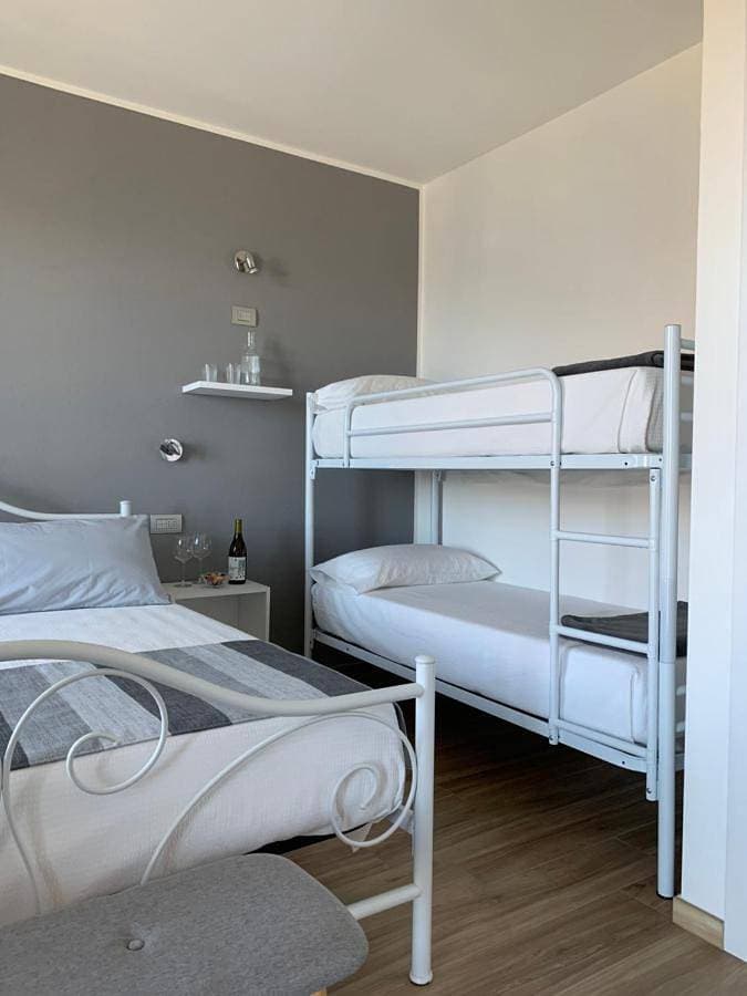 Foto 5 von 13: Quadruple Room with Lake View