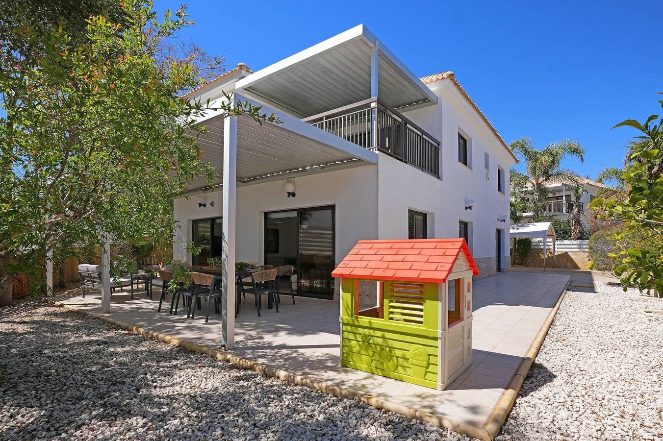 Foto 10 von 39: Villa für 8 Personen mit Balkon