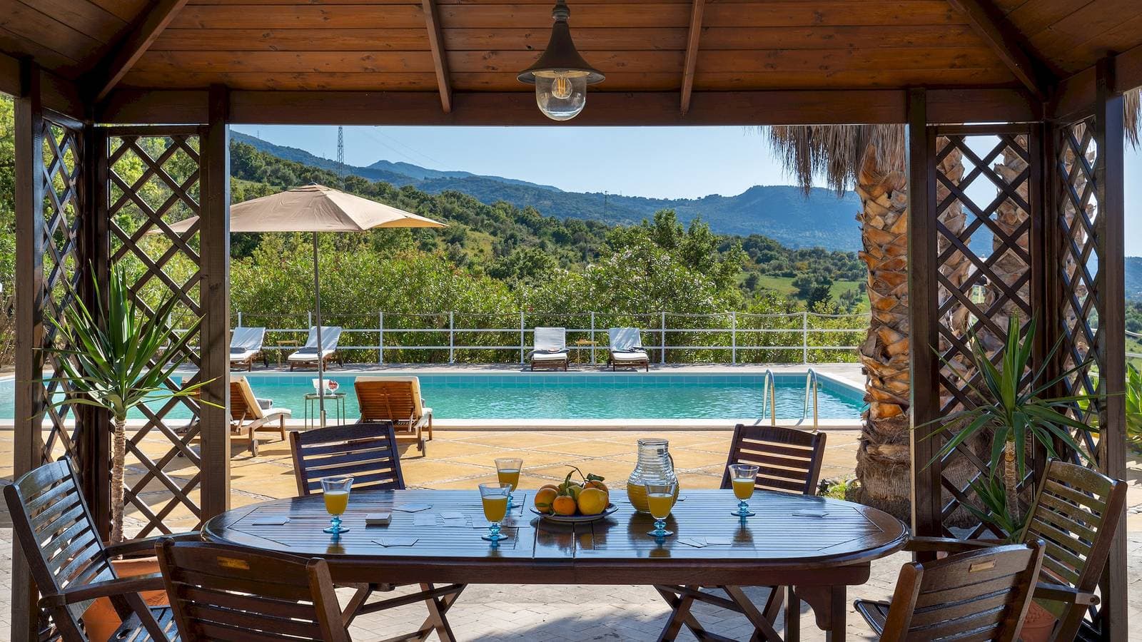 Foto 8 von 47: Villa für 12 Personen mit Garten