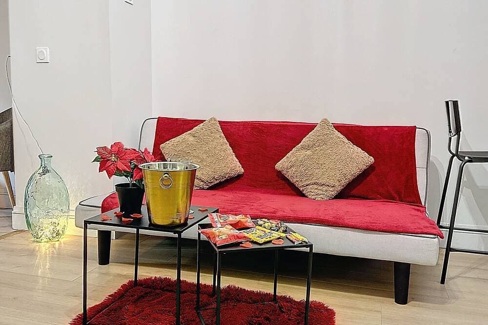 Foto 8 von 12: Romantic loft with private Jacuzzi