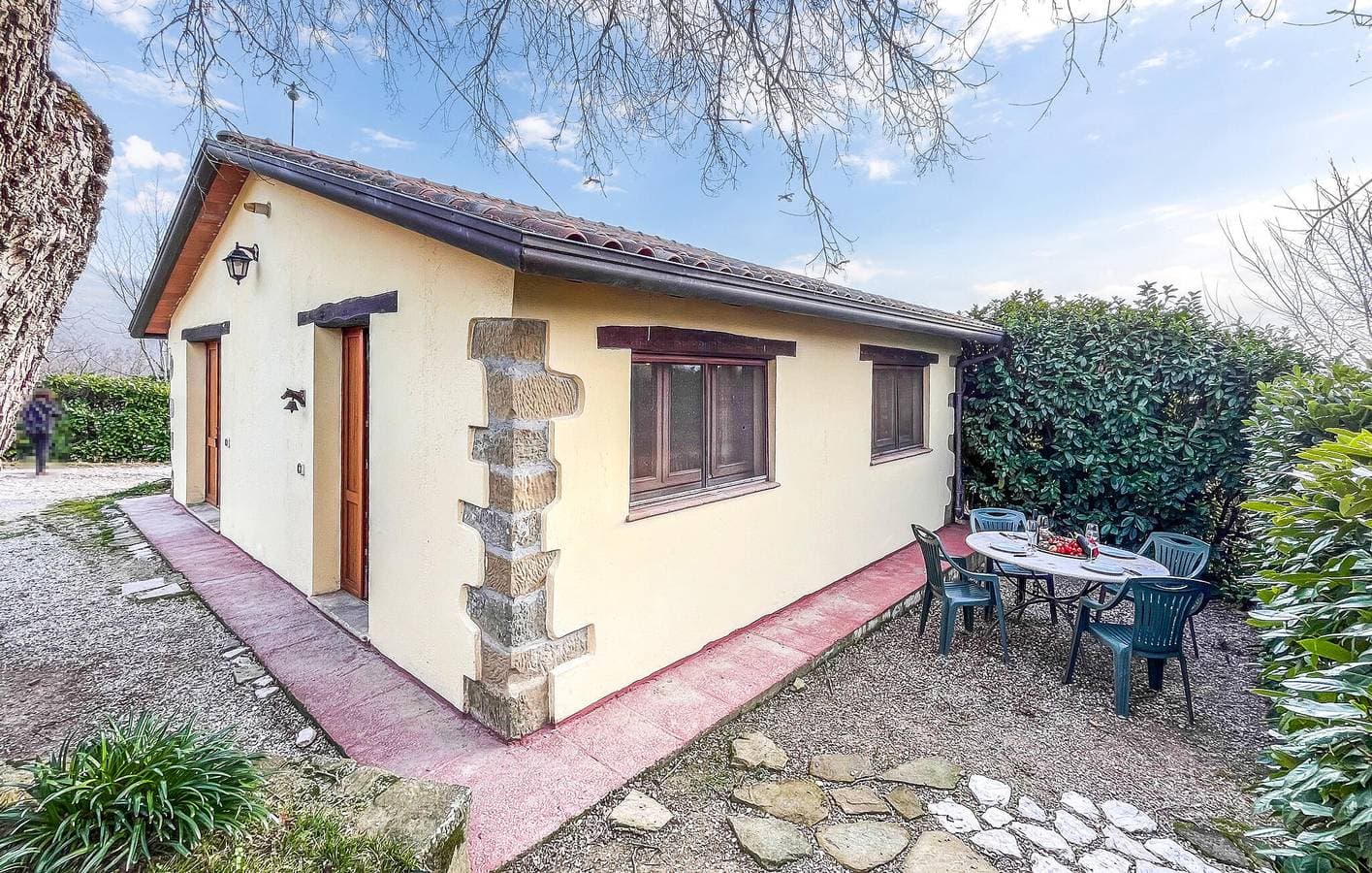 Gemütliche Ferienwohnung mit Pool, Garten und Parkplatz 1