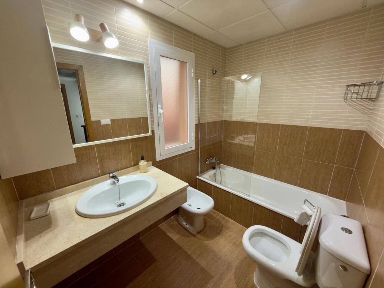 Foto 7 von 47: Three-Bedroom House